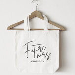 Bolsa Tote Manuscrito Moderno Futuro Sra.<br><div class="desc">Saco de tote personalizado para a noiva estar apresentando o design de guião manual moderno da "futura Sra.".</div>