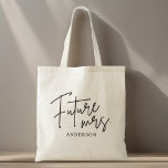 Bolsa Tote Manuscrito Moderno Futuro Sra.<br><div class="desc">Saco de tote personalizado para a noiva estar apresentando o design de guião manual moderno da "futura Sra.".</div>