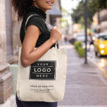 Bolsa Tote Marca do logotipo comercial personalizado<br><div class="desc">Esta bolsa de tote personalizada da empresa na moda apresenta um grande espaço para o logotipo da sua empresa com texto personalizado preto moderno que pode ser personalizado com o nome da empresa, localização, slogan, site ou outras informações preferenciais. Excelente para proprietários de pequenas empresas que estão em movimento. Também...</div>