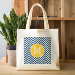 Bolsa Tote Marinho Blue Chevrons com Monograma Amarelo Person<br><div class="desc">Uma design geométrica ousada em cores novas e modernas. Se precisar ajustar os monogramas,  clique no botão personalizar e faça alterações.</div>