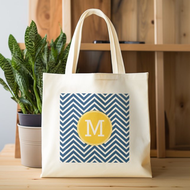 Bolsa Tote Marinho Blue Chevrons com Monograma Amarelo Person (Personalized tote bag - pattern and monogram)