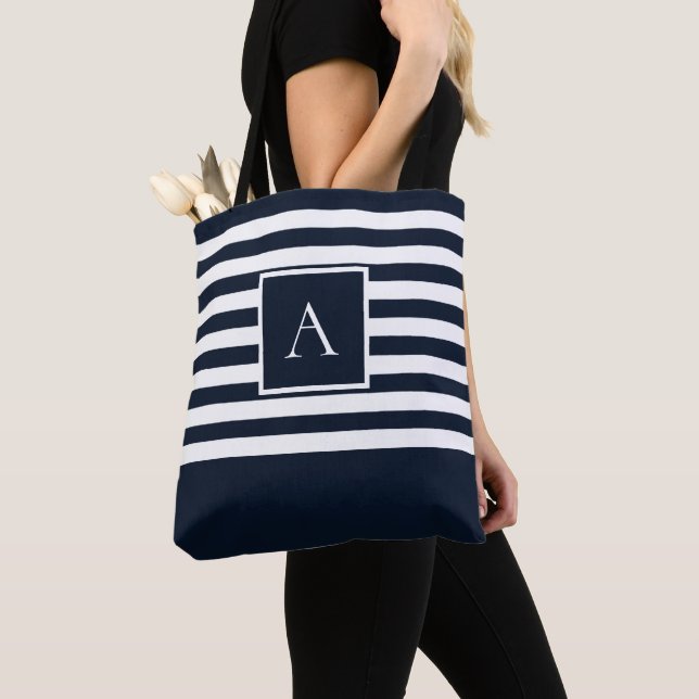 Bolsa Tote MARINHO CHIC STRIPE BRANCO - Letra quadrada Monogr (Close Up)