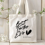 Bolsa Tote Melhor Professora do Nunca - Nome Personalizado de<br><div class="desc">Melhor Professora Já Teve Sacos de Tote de Nome Personalizado de Script Vermelho Moderno apresenta o texto "Melhor Professora Nunca" em uma divertida tipografia de Script Negro e personalizada com seu nome personalizado em um roteiro de tipografia moderno. Perfeito para a apreciação dos professores pelo Natal, aniversários e feriados. Concebido...</div>