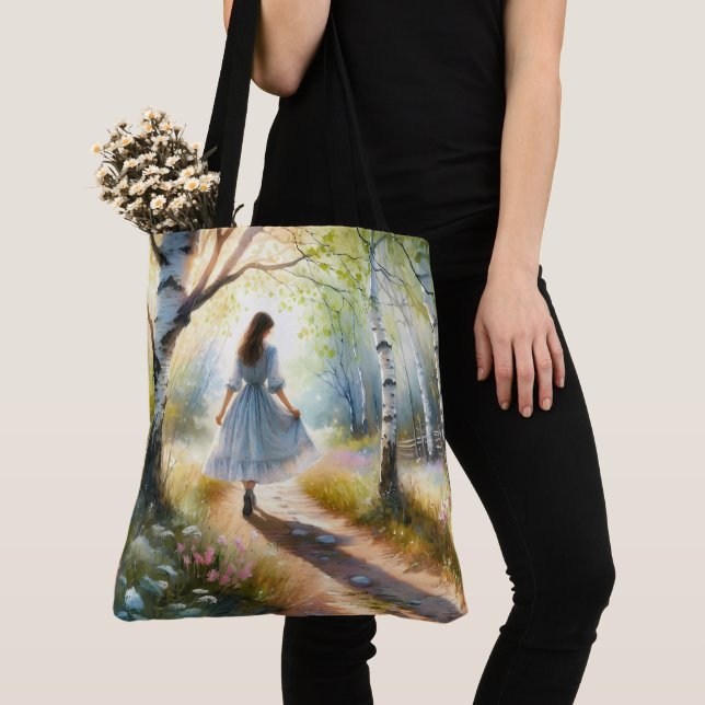 Bolsa Tote Menina Caprichosa Dançando Através da Floresta de  (Close Up)