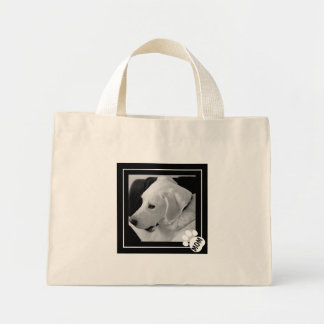 Bolsa Tote Mini Foto em Preto e Branco de Mãe Cachorrinha Pata