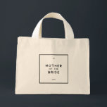 Bolsa Tote Mini Mãe da Noiva do Monograma Francês Mínimo Chic<br><div class="desc">Chic e mínima francesa, parisiense inspirou, monocromática, negra e branca, mãe personalizada da mini bolsa da noiva. Um Saco de Tote pode ser uma maneira adorável de obrigado sua mãe pelo seu amor e apoio no seu dia especial. Esta mãe do saco de tote nobre é perfeita para segurar presentes...</div>