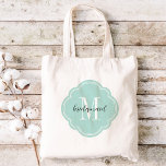 Bolsa Tote Mint Monograma Bridesmaid Tote Bag<br><div class="desc">Sacos de tote de festa de casamento monogramas de tendências bonitas personalizados com um monograma inicial personalizado, texto de bridesmaid ou um nome ou outra mensagem. Clique em Personalizar para alterar fontes e cores de texto para criar um presente exclusivo para as suas damas de honra e festa de casamento!...</div>