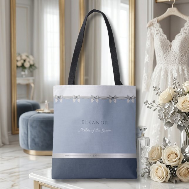 Bolsa Tote Modern Mother of the Groom | Luxury Dusty Blue (Modern Mother of the Groom Tote. High-end dusty blue "Something Blue" gift with silver bows.)