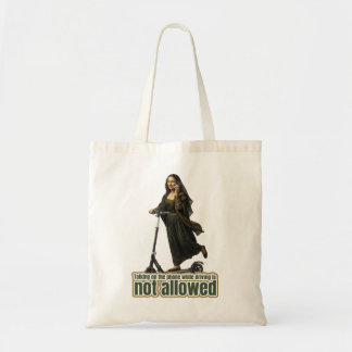 Bolsa Tote Mona Lisa on the phone riding a kick scooter