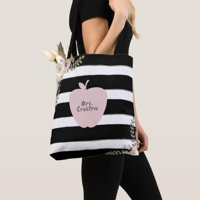 Bolsa Tote Monograma Apple Name Dusty Floral Black & White (Close Up)