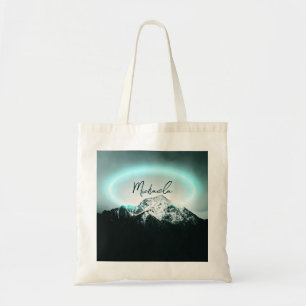 Bolsa Tote Monograma de luz neon azul misterioso da montanha 
