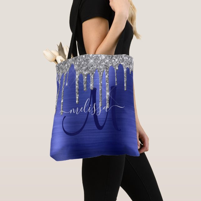 Bolsa Tote Monograma de Metal de Pincel com Coleta Azul (Close Up)