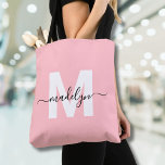 Bolsa Tote Monograma de Nome com Letra Elegante Rosa Claro<br><div class="desc">Bolsa Tote Personalizada Rosa Bege e Branco com Nome em Letra Moderna e Monograma. Adicione um toque suave e feminino ao seu estilo diário com esta bolsa tote chic e divertida. Com um fundo rosa bege e uma inicial branca em negrito (sem brilho ou folha), combinada com um monograma de...</div>