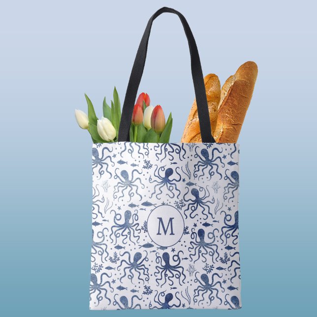 Bolsa Tote Monograma de polvo submarino em aquarela azul cost (Modern monogram initial personalized blue and white watercolor octopus pattern bag)