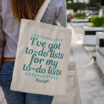 Bolsa Tote Monograma de Teal Rapariga Funny Workaholic Boss<br><div class="desc">Tenho listas de tarefas para as minhas listas de tarefas. Um presente de trabalho de excelente para um chefe de garota do Tipo A ou uma mãe trabalhando que está constantemente executando tarefas. Comprar isto para o recepcionista do seu duro, assistente administrativo ocupado, secretário ou assistente pessoal. Eu tenho incontáveis...</div>