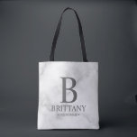 Bolsa Tote Monograma e nome da Elegante Personalizada Bridesm<br><div class="desc">Donativos Personalizados Elegantes de Bridesmaid que apresentam monograma,  nome e título personalizados da madrinha de Bridesmaid em estilo de fonte clássico de cinza em fundo de mármore branco. Também perfeito para madrinha de casamento,  florista,  mãe da noiva e muito mais.</div>