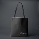 Bolsa Tote Monograma Elegante Moderno e Branco Negro<br><div class="desc">Apresentando nossa Coleção de Monogramas Modernos Minimalistas Pretos e Brancos: adote simplicidade e sofisticação com nossos designs minimalistas, curados para elevar seu estilo sem esforço. Feita de olho na estética moderna, essa coleção apresenta designs negras e brancos elegantes, acentuados por monogramas personalizados. De papelaria chic a acessórios versáteis, nossa coleção...</div>