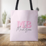 Bolsa Tote Monograma inicial cor-de-rosa moderno mínimo<br><div class="desc">Crie sua própria bolsa personalizada com iniciais minimalistas modernas e o nome do monograma da caligrafia de script. Disponível em uma variedade de tamanhos de cores.</div>