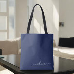 Bolsa Tote Monograma marinho Azul e Branco Moderno<br><div class="desc">Apresentando nossa Coleção de Monogramas Modernos Azul e Branco: Eleve sua decoração caseira com nossa sofisticada coleção com um esquema de cores azul e branco do marinho contemporâneo. Cada peça é trabalhada meticulosamente para exudir elegância e estilo, perfeito para adicionar um toque de talento moderno a qualquer sala. Quer você...</div>