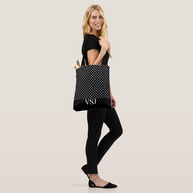 Bolsa Tote Monograma Simples de Bolinhas Preto e Branco (No(a) Modelo)