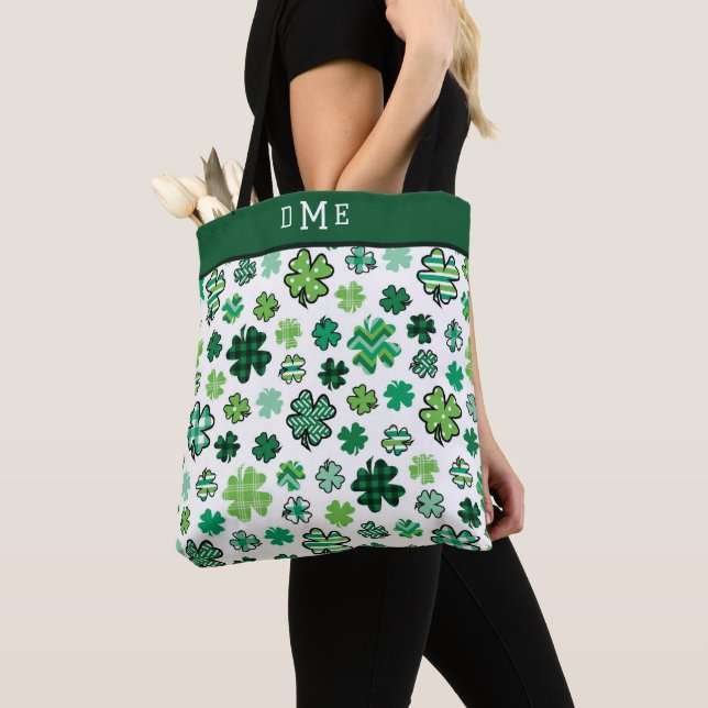 Bolsa Tote Monograma triplo de padrão de Shamrock irlandês (Close Up)