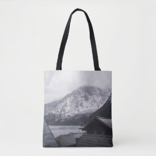 BOLSA TOTE MONTANHA COBERTA PELA NEVE PERTO DO CORPO DE ÁGUA