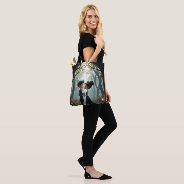 Bolsa Tote Moonlit Vows – A Cute Gothic Wedding Moment.  (No(a) Modelo)
