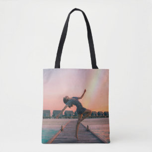 Bolsa Tote Mulher parada no cais