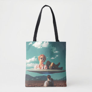 Bolsa Tote Mulher Relaxando em OVNI no Deserto
