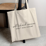 Bolsa Tote Mulheres bem comportadas não fazem citações histór<br><div class="desc">Simples,  na moda,  "As Mulheres Bem Comportadas Não Fazem História",  costume,  citações inspiracionais design com a tipografia moderna num estilo design minimalista inspirado pelo esvaziamento feminino. O texto pode ser facilmente personalizado para adicionar seu próprio nome ou slogan personalizado para o presente perfeito! #feminismo #namorada</div>