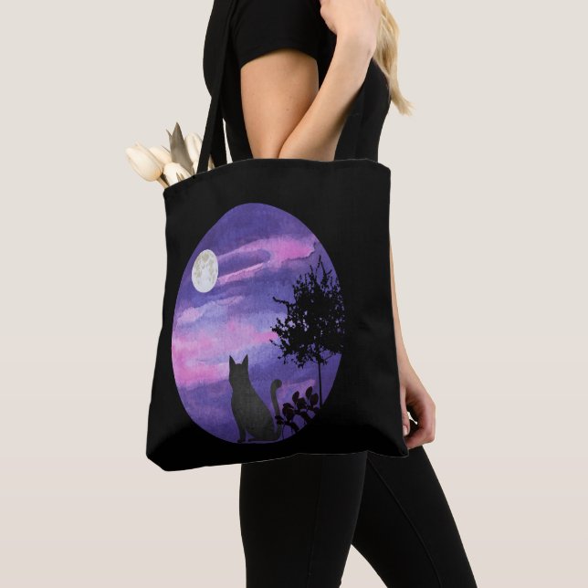 Bolsa Tote Mystical Cat Under Moon – Dreamy Purple Night Wate (Close Up)