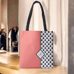 Bolsa Tote Na moda Coral com Bolinhas pretas e monograma<br><div class="desc">Uma combinação de cores em voga, este saco de na moda apresenta a cor de tendência do ano "Coral Vivo" misturado com bolinhas pretas e brancas deslocadas para o lado direito do design. Uma moldura em forma de diamante envolve um monograma que você pode personalizar com seu monograma desejado. Brilhante...</div>