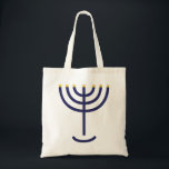 Bolsa Tote Na moda Menorah Marinho Dourado<br><div class="desc">Na moda Menorah Marinho Dourado bolsa. Que ideia excelente para Sukkot! Este bolsa prático apresenta um marinho na moda e um Menorah dourado. O ouro Menorah é mencionado na Bíblia do Êxodo 25:31... ele diz... E você deve fazer um vellestick de ouro puro: de trabalho batido deve-se fazer o castiçal:...</div>
