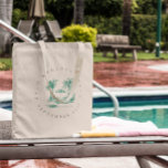 Bolsa Tote Noiva do Palmeiral Tropical | Destino Personalizad<br><div class="desc">Celebre com estilo com esta bolsa de mão personalizada para despedida de solteira, apresentando palmeiras desenhadas à mão e detalhes à beira da piscina. Perfeita para bolsas de boas-vindas, presentes para as damas de honra ou como acessório elegante durante o seu fim de semana de destino, esta bolsa é prática...</div>