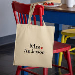 Bolsa Tote Noiva Personalizada<br><div class="desc">Um presente de excelente para a lua de mel, chá de panela ou festa de solteira de uma noiva!</div>