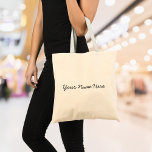 Bolsa Tote Nome de Script Personalizado<br><div class="desc">Dê às suas tarefas do dia a dia um toque pessoal com este nome de script personalizado tote bag. Basta adicionar o texto escolhido e observar seu próprio estilo brilhando através da elegante inscrição. Quer você esteja indo para o mercado, a academia, ou aproveitando um dia com amigos, esta bolsa...</div>
