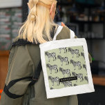 Bolsa Tote Nome Personalizado e Padrão Selvagem de Zebra Selv<br><div class="desc">Nome Personalizado e Padrão Selvagem de Zebra Selvagem</div>