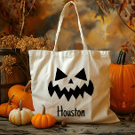Bolsa Tote Nome Personalizado Jack O Lanterna Trick Ou Tratar<br><div class="desc">Celebre o Halloween em estilo com nosso nome personalizado Jack O' Lantern Pumpkin Trick ou Trate Tote Bag! Este charmoso bolsa apresenta um clássico jack o’ lanterno design com um rosto de abóbora amigável, perfeito para adicionar um toque festivo às aventuras de truque ou tratamento do seu filho. Personalizável com...</div>
