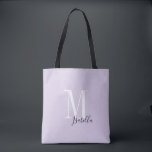 Bolsa Tote Nome simples personalizado e monograma roxo<br><div class="desc">Monograma personalizado moderno elegante e sacos de tote de nome em preto, branco e lavanda, cor roxa simples e na moda. Presentes personalizados de festas de noiva em festa de casamento, chá de panela ou festa de solteira. Personalize a cor de fundo com sua escolha.</div>