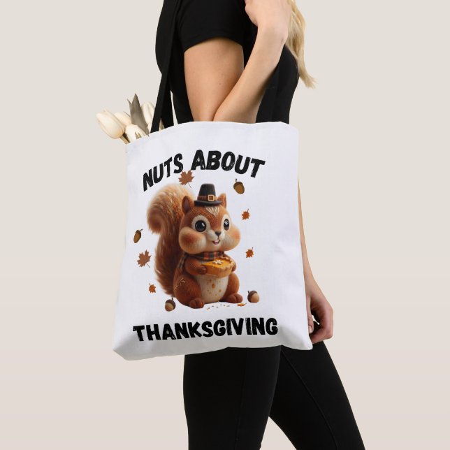 Bolsa Tote Nuts About Pie – Cute Yarn Squirrel Thanksgiving  (Close Up)