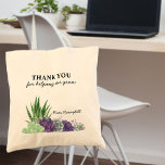 Bolsa Tote Obrigado por me ajudar a crescer sucesso<br><div class="desc">Saco de tote personalizado com aspas e suculentos de aquarela. A citação do professor diz "obrigado você por me ajudar a crescer" e você pode personalizar a bolsa com o nome do seu professor. Obrigado útil e moderno que você presente para seu professor.</div>