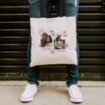 Bolsa Tote Oferta de texto e fotos personalizadas do Casal em<br><div class="desc">Crie uma proteção de eterno com nossa Camisa de Fotografias Personalizada para Casais! Personalize-o com as suas fotografias de casal favoritas num design de inspiração retrógrada, perfeito para aniversários, Dia do Namorados, ou só porque. Você pode personalizá-lo com suas fotos e texto. Esta camisa é um presente único para celebrar...</div>