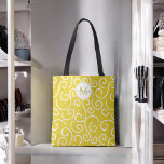 Bolsa Tote Padrão Amarelo e Branco alegre com monograma<br><div class="desc">Um padrão de rabisco branco e amarelo-branco animado cobrir com estilo brilhante e colorido na moda. Um quadro redondo na parte superior do design tem um modelo de texto para personalizar com o seu nome e inicial do monograma.</div>