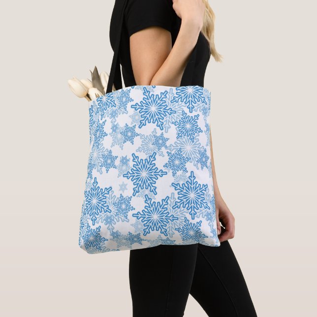 Bolsa Tote Padrão branco e floco de neve azul sem costura (Close Up)