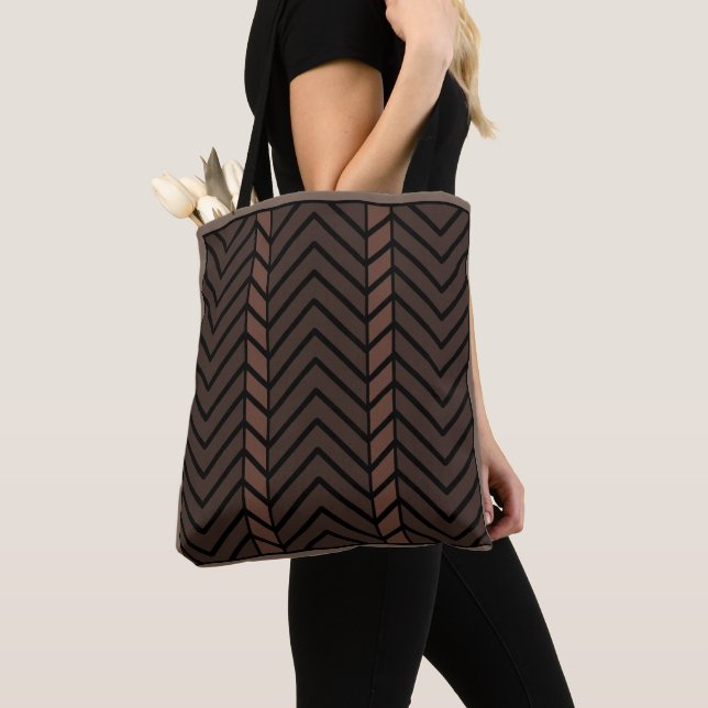 Bolsa Tote Padrão Chevron Marrom (Close Up)