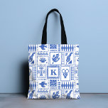 Bolsa Tote Padrão de Abstrato branco azul moderno monograma<br><div class="desc">O Monograma Modern Blue Abstrato Pattern Tote Bag apresenta um padrão de objetos abstrato com seu monograma personalizado no centro. Perfeito para ser presente para ela no Natal,  aniversário,  Dia de as mães e mais,  seja namorada,  irmã,  esposa,  mãe ou amigos. Criado pelo Evco Studio www.zazzle.com/store/evcostudio</div>