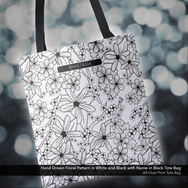 Bolsa Tote Padrão de Flor Desenhado à Mão com Nome Branco e P (Tote Bag: Hand Drawn Floral Pattern in Black White, Personalized with Name in Black)