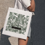 Bolsa Tote Padrão de Folhas de Oásis Moderna de Aquarela Trop<br><div class="desc">Apresentando nossa coleção de padrões de Oasis Moderno de Aquarela Tropical, agora disponível no Zazzle! Mergulhe na beleza vibrante da natureza com esses produtos deslumbrantes apresentando uma reviravolta contemporânea na folhagem tropical.Escolha entre uma grande variedade de produtos para se adequar às suas necessidades e estilo pessoal. Quer você esteja procurando...</div>