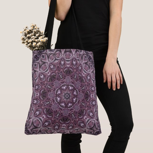 Bolsa Tote Padrão de Mandala de Mármore Lavanda e Ameixa (Close Up)