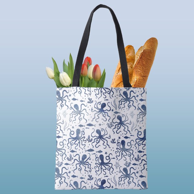 Bolsa Tote Padrão de polvo submarino em aquarela azul costeir (Modern blue and white nautical coastal aesthetic octopus art tote bag)